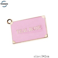 Rectangle Forme Diy Bracelet Accessoire Étiquettes En Métal En Alliage De Zinc Doux Émail Lettre Charmes Pendentif pour Collier