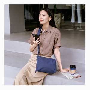 Bolso Bandolera KEIRYO LightFlow Minimal de Poliéster con Correa Acolchada, 28x18cm, para Mujer, Disponible en Taiwán - Product Image 3