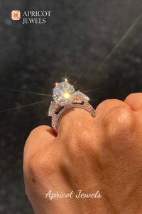 Bague de Fiançailles de Luxe en Diamant de Laboratoire Poire 10 carats, Or Jaune 14K, Certifiée IGI, Bijou Fin pour Mariage ou Promesse, Cadeau Idéal - Product Image 2