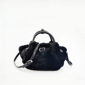Tas selempang wanita, kantung Jinjing lipit bulu rubah tekstur musim dingin - Product Image 6