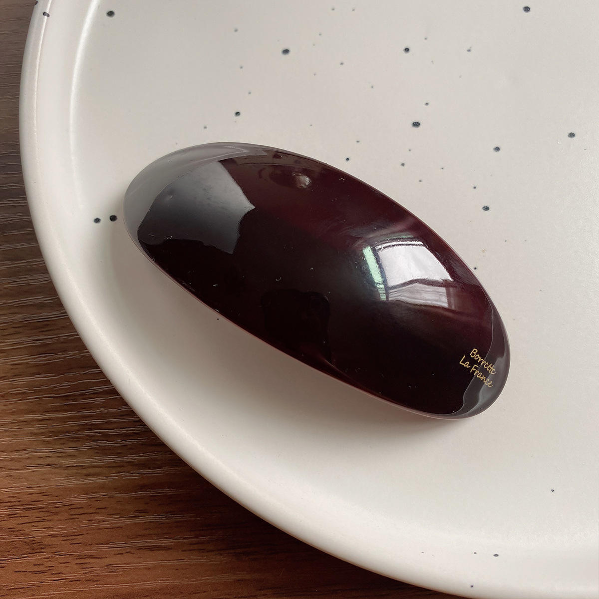 สีน้ำตาลเข้ม