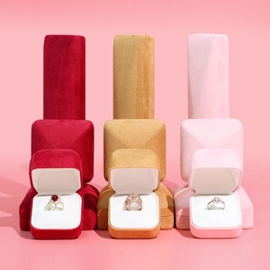 Caja de Joyería Ecológica de Microfibra Neutral Personalizada para Anillos, Aretes y Collares, Estructura de Hierro, Caja Roja de Terciopelo para Joyería de Oro - Product Image 4