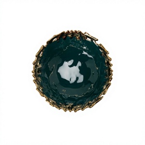 Bol décoratif moderne de luxe vert émeraude avec bordure dorée texturée, bol à fruits pour centre de table, décoration intérieure - Product Image 1