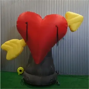 بالون على شكل قلب أحمر قابل للنفخ من Holland للحفلات لحفلات الزفاف/الذكرى السنوية مزود بسهم
