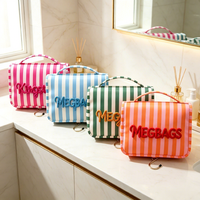 Trousse de Toilette de Voyage Suspendue Rayée, Sac Organisateur Cosmétique Portable avec Poches en Filet, Grande Capacité, Trousse de Lavage pour Femme, Idéale pour les Vacances