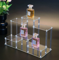 Présentoirs de bureau en acrylique transparent à plusieurs niveaux personnalisés pour figurines, poupées, parfums, cosmétiques et cigarettes