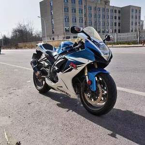 Motocicleta Deportiva Suzuki GSX 1000: Escape de Alto Rendimiento y Sonido Deportivo - Product Image 2