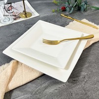 Assiettes Carrées en Porcelaine Personnalisées pour Restaurant, Lot de Vaisselle de Dîner en Céramique Blanches de 8/9/10" pour Service, avec Logo