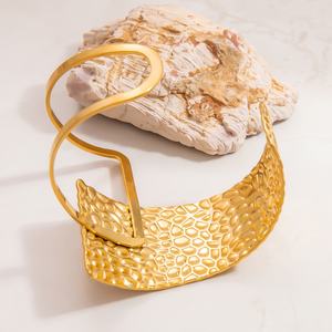 Minimalist <b>Charm</b> Bracelet for Women Niche Design Open Mouth Hand Jewelry 18k Gold Stainless Steel Material - Product Image 4