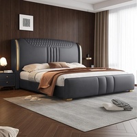 Ensemble Mobilier Moderne de Luxe Italien pour Suite Parentale avec Lit Double en Cuir