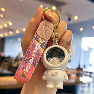 Portachiavi Orsetto Luminoso Cielo Stellato in Plastica, Ciondolo Unico per Borsa Astronauta Scintillante, Idea Regalo per Coppie per Decorare la Tua Borsa - Product Image 6