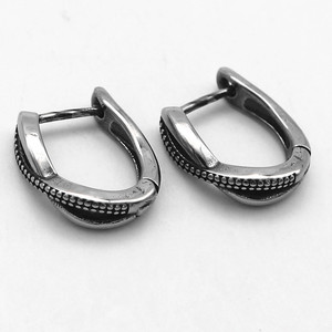 Boucles d'oreilles à clip yunnique en forme de U, en acier titane, design géométrique, bijoux de mode unisexe, en acier inoxydable 316, clous faciles à poser - Product Image 1