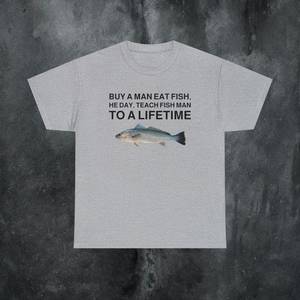 T-shirt humoristique et ironique : Achetez un homme, faites-lui manger du poisson, apprenez-lui à vivre une vie entière. - Product Image 1
