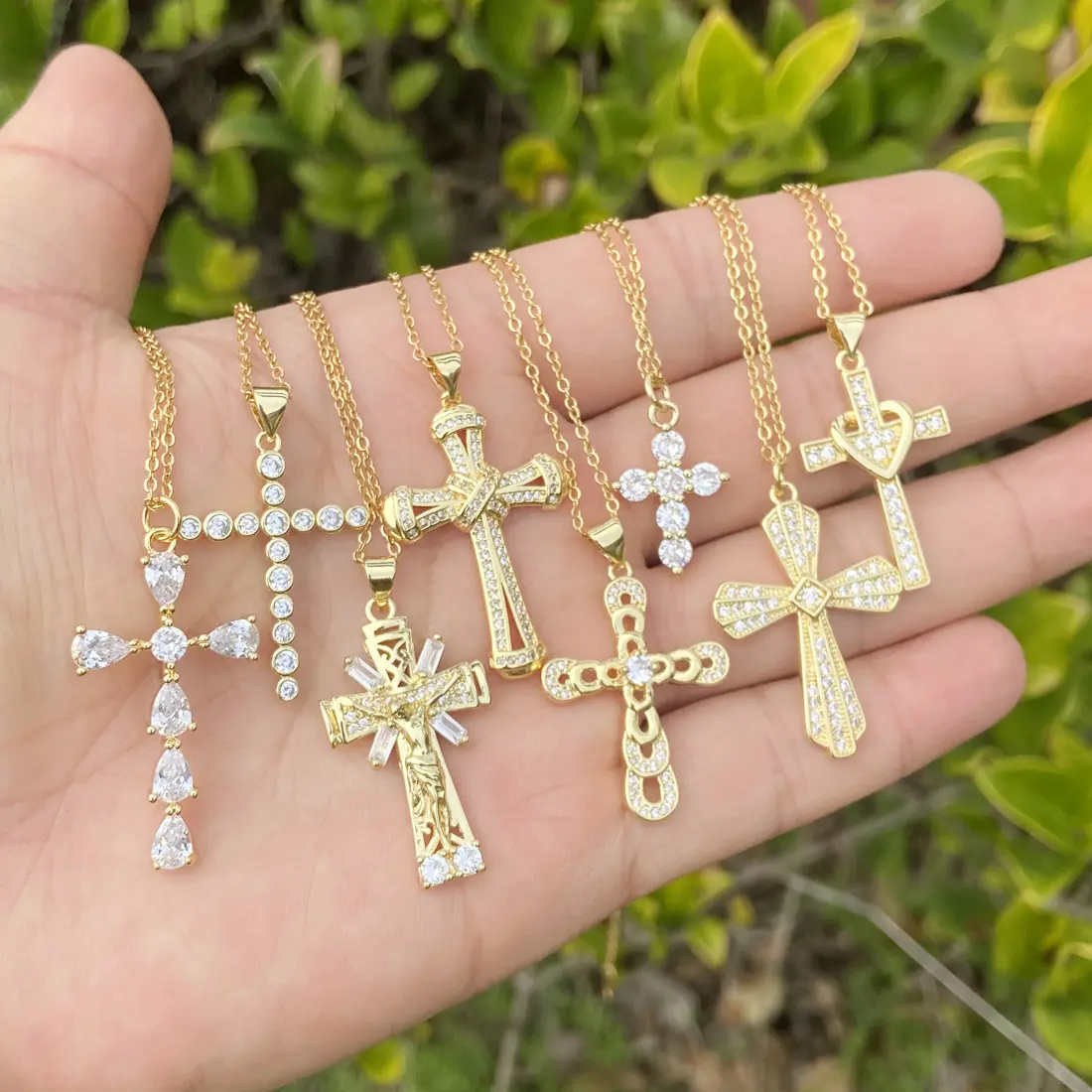 2022 Women Fashion Jewelry Delicate Personality Hip Hop 18K Gold Micro-Pave Zircon Cross Pendant Necklaces