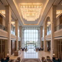 Plafonnier rectangulaire en cristal à trois niveaux, moderne et luxueux, pour hôtel, salle de banquet, projet d'ingénierie