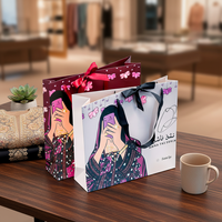 Sac en papier kraft de luxe imprimé sur mesure avec logo OEM, poignée à cordon en carton blanc, fait main, taille personnalisée, pour bijoux et chaussures de boutique