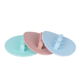 Brosse de douche en silicone noir souple pour le nettoyage du corps, le massage et le gommage de la peau - Product Image 6
