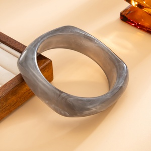 Brazalete de Moda con Diseño Geométrico Irregular de Metal y Resina para Mujer, Brazalete Apilable para Fiesta, Joyería de Moda - Product Image 4