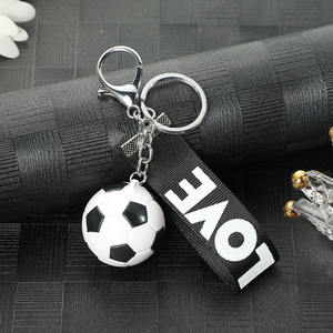 Porte-clés de football en métal inspiré de l'anime, couleur macaron, minimaliste, tendance, sportif, avec cordon suspendu, logo personnalisé, Lilangda, 2025 - Product Image 4