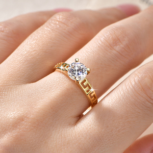 Cincin Tunangan Wanita Model Greek Key Solitaire dengan Zirkon 7mm, Dekorasi Hip Hop untuk Pernikahan Pasangan, Model Jepit Jari - Product Image 3