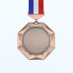 โรงงานขายส่งเหรียญเปล่า LY พร้อมจัดส่งทันที ผลิตเหรียญรางวัล 3 มิติ งานฝีมือโลหะ เหรียญกีฬาแบบกำหนดเอง สีทอง เงิน ทองแดง - Product Image 5