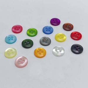 Bán Buôn Nhựa 4-Lỗ Nhựa Áo Sơ Mi Nút Số Lượng Lớn Vòng Chết Màu Sọc Pearlescent Chamfered Cạnh May Quần Nút - Product Image 2