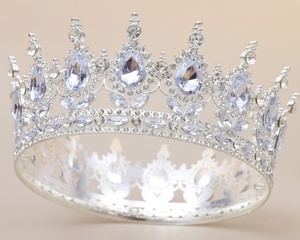 Barroco corona redonda completa oro <span class=keywords><strong>pastel</strong></span> Topper Metal y aleación suministros decorativos con diamantes <span class=keywords><strong>de</strong></span> imitación Tiara y ramo Accesorios - Product Image 2