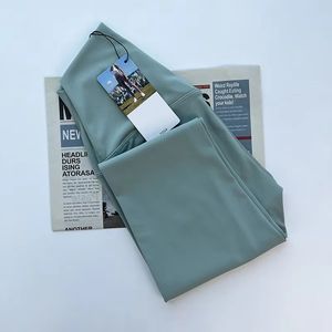 Leggings de yoga et de sport pour femmes, en spandex, sans couture avant, coupe en V, taille haute croisée, avec logo personnalisé - Product Image 5