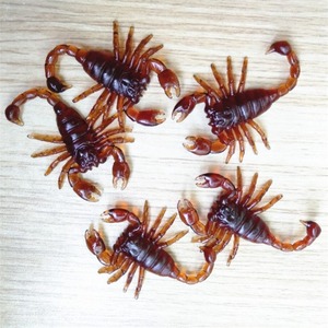 En stock : figurines d'animaux farfelues - gecko, scorpion, mille-pattes - jouets fantaisie pour farces et <span class=keywords><strong>blagues</strong></span> - effrayer et surprendre - Product Image 1