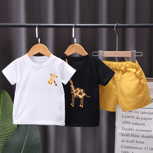 Mùa hè Đẹp Trai Cho Bé Bộ Quần Áo Tay Ngắn Màu Đen Trắng Hươu Cao Cổ Áo Sơ Mi Quần Short Màu Vàng 2 Chiếc Bé Trai Quần Áo Trẻ Em Đang Giảm Giá - Product Image 2