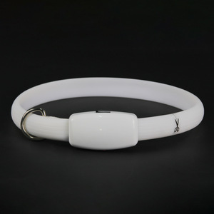 Collier pour chien à <span class=keywords><strong>LED</strong></span> RVB contrôlé par application UMIONE avec rubans en plastique et en silicone pour la sécurité nocturne - Product Image 3
