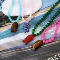 Collier de perles en pierre naturelle Asu, pendentif poisson transparent coloré, bijoux tendance Y2K pour femme, cadeau idéal pour le quotidien et les fêtes