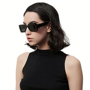 Gafas de Sol Rectangulares Coloridas de Moda con Logotipo Personalizado, Protección UV400, Montura Pequeña Cuadrada, Color Caramelo, para Mujer - Product Image 2
