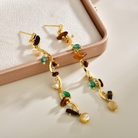 Boucles d'oreilles pendantes longues style Maillard avec chaîne torsadée dorée, perles de coquillages et pierres naturelles, bijoux vintage forêt pour femme