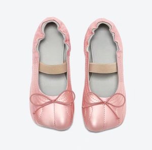 Zapatillas de ballet con cordones y lazo rosa suave, estilo Mary Jane, con punta descubierta - Pantuflas de mujer suaves y plisadas para estar en casa - Product Image 1