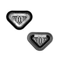 Marque personnalisée en métal 3D tridimensionnelle en cuir PU, étiquette en cuir avec lettre M incrustée de strass