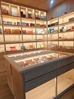 Meuble de rangement extensible sur mesure en panneaux massifs, écologique, pour vins et cigares, style antique, pour la maison