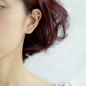 FY-ED431 925 argent Sterling Mini fleur oreille os goujons exquis haut de gamme princesse coupe pour la fête sans sommeil Niche Piercing - Product Image 3