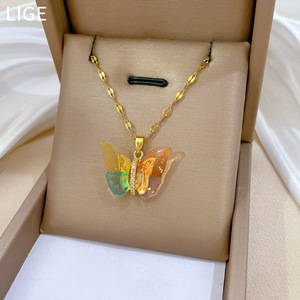 Collana con ciondolo a farfalla in resina di colore graduale oro acciaio al titanio collana di moda gioielli per regali - Product Image 6
