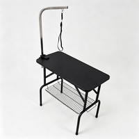 Table de toilettage pour chien portable et pliable avec cadre en fer noir, plateau antidérapant et étagère de rangement pour les toileteurs