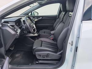 <span class=keywords><strong>Audi</strong></span> Q4 E-tron 40 SUV électrique d'occasion 2024, longue autonomie, version premium, prêt à l'exportation, blanc sur noir - Product Image 4