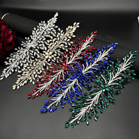 Nouvelles Robes de Mariée Uniques avec Bijoux Feuille Rouge, Appliques 3D en Strass et Branches de Fil Perlé en Strass