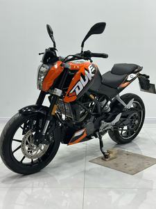 Motocicleta KTM 200 Duke Usada de Alta Calidad - 10,000 km de Bajo Kilometraje - Pintura Original ABS Monocilíndrica Naked Sportbike - Product Image 2