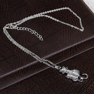 Collana con Ciondolo Gatto Bianco e Nero, Design Animale con Pietra Scintillante, Elegante Collana da Donna - Product Image 2