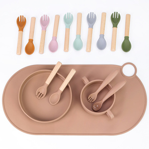 Ensemble de vaisselle en silicone multicolore écologique sans BPA, anti-fuite, pour bébé, avec gobelet, bol et bavoirs - Product Image 3
