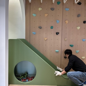 Mur d'<span class=keywords><strong>escalade</strong></span> pour enfants panneau mural en bois massif personnalisé insonorisant étanche décoration domestique moderne pour sous-sol - Product Image 2