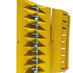 Reductor de velocidad manual de acero para seguridad vial, con púas metálicas y sistema de bloqueo de neumáticos - Product Image 1