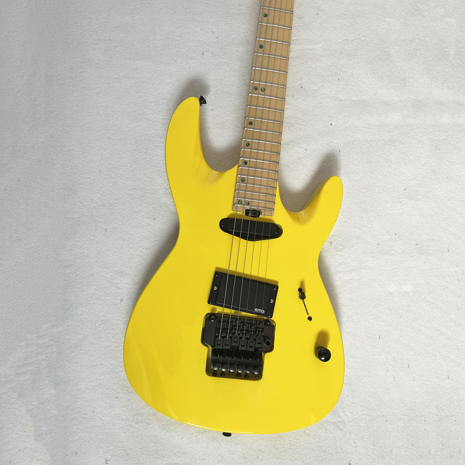 สีเหลือง