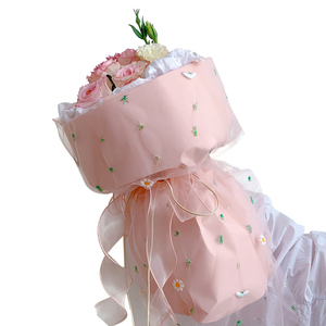 Sẵn Sàng Vận Chuyển Quà Tặng Hoa Cúc Thêu Thiết Kế Độc Đáo 1.6M X 1M Bó Hoa Giấy Gói Thủ Công Sợi Lưới Sắp Xếp Hoa - Product Image 1