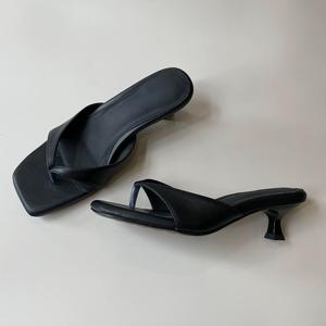 รองเท้าแตะผู้หญิงแบบหนีบปลายเท้าสไตล์ย้อนยุค, รองเท้าลำลองส้นสูงสำหรับฤดูร้อน - Product Image 3